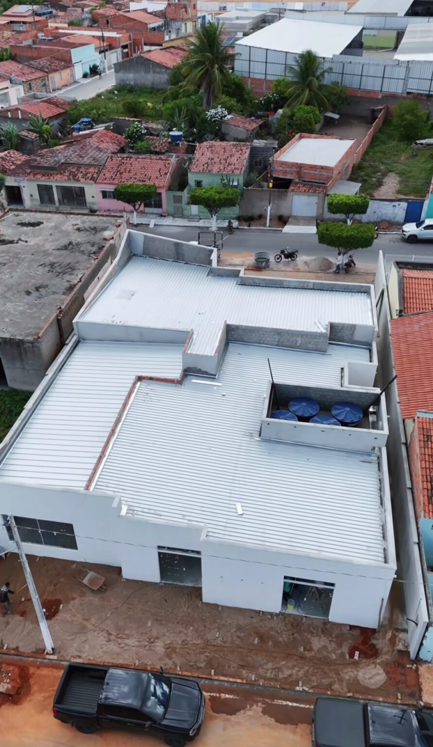Prefeita de Carneiros visita obras e reforça compromisso com a comunidade
